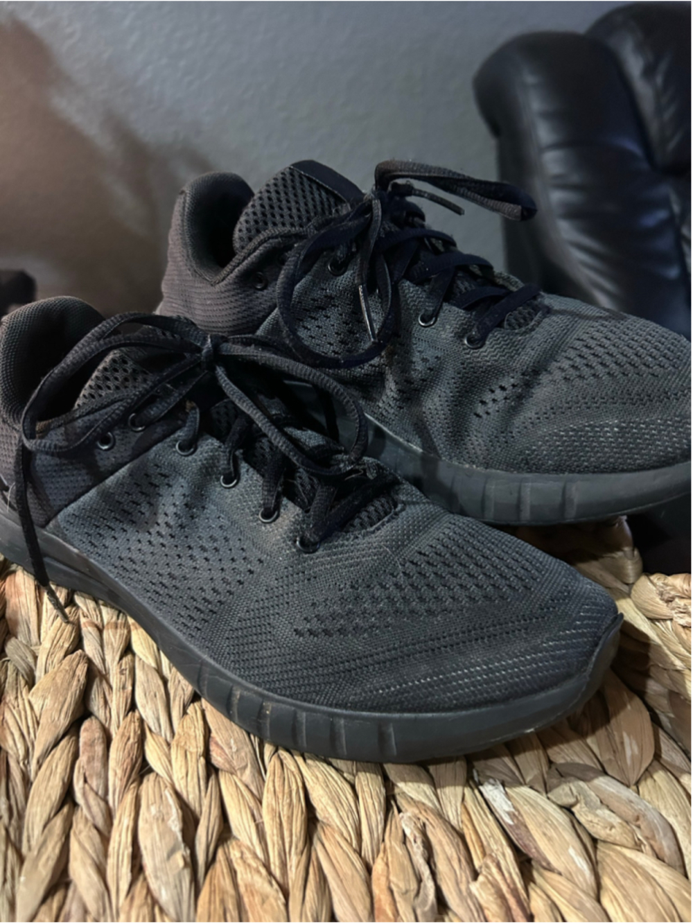 Under Armour Athletic Shoes Size 8.5 Black